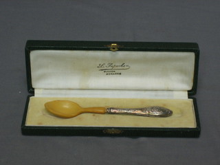 A childs Continental horn and silver mounted spoon, cased