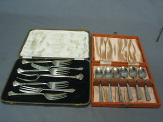 6 silver plated pastry forks and 6 silver plated tea spoons