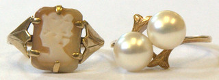 A lady's gold dress ring set 2 "pearls" and a gold dress ring set a cameo portrait of a lady (2)