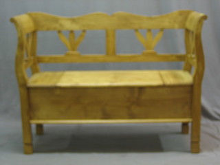 A Continental pine settle with pierced back and hinged lid (f) 47"
