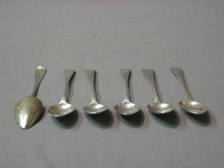 6 various Georgian silver Old English pattern teaspoons, 4 ozs