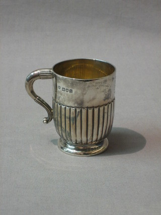 An Edwardian silver christening tankard with demi-reeded decoration, London 1908, 4"