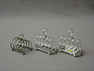 A pair of miniature 5 bar silver plated toast racks and 1 other (3)
