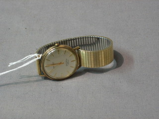 A gentleman's Longines automatic wristwatch contained in a gold case