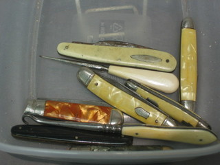 6 pen knives, a button hook and a manicure implement