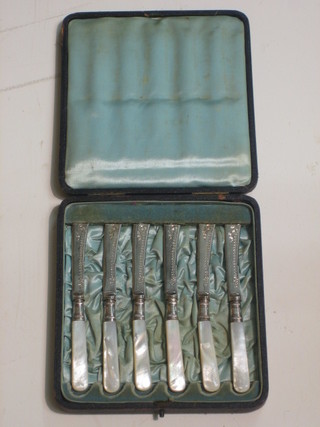 A set of 6 silver plated tea knives with mother of pearl handles