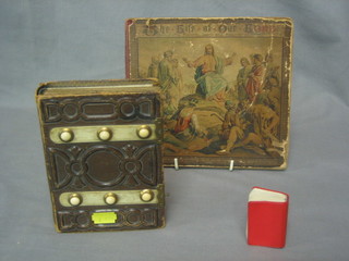 A Langenschedt's Liliput dictionary, a Victorian leather bound photograph album and 1 volume "The Life of our Lord" (3)