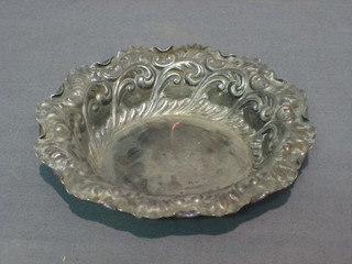 A Victorian circular embossed silver pin tray, Sheffield 1894, 4 1/2"