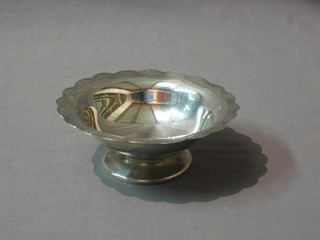 A circular silver pedestal bowl raised on a spreading foot, Birmingham 1962 4 ozs