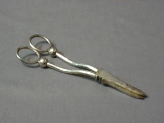 A pair of silver plated grape scissors