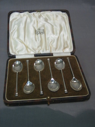 6 silver nail head coffee spoons, Sheffield 1939, 2 ozs, cased