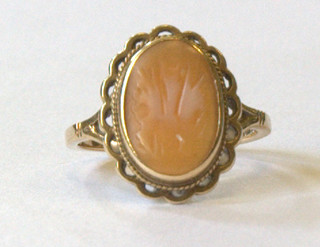 A 9ct gold dress ring set an oval cameo