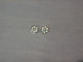 A pair of silver ear studs set "opal"