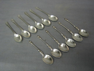 A set of 6 silver teaspoons decorated golfing emblems and 6 silver coffee spoons, 5 ozs