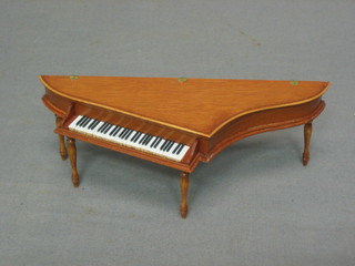 A dolls house spinet with hinged lid by Martin Savage 1990 6"