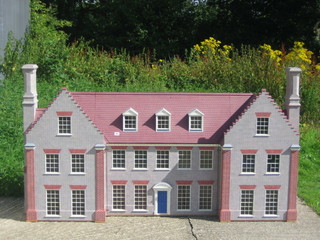 An excellently made large and impressive Edwardian style dolls house with 12 rooms, 72"