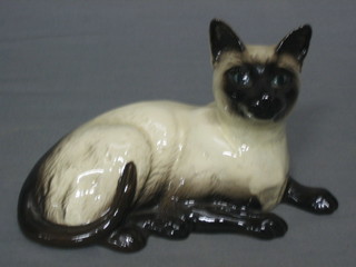 A Royal Doulton figure of a seated Siamese cat, base impressed 1559 7"