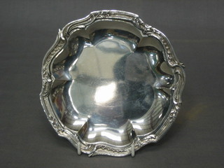 A circular Continental silver dish with bracketed border, reverse marked 800, 6"
