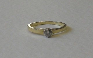 A yellow gold dress/engagement set a solitaire diamond