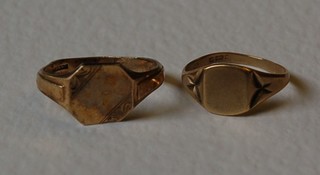 2 9ct gold signet rings