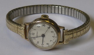 A lady's Vertex wristwatch contained in a gold case