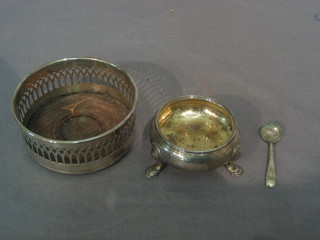 A Georgian circular silver salt raised on 3 hoof feet, 3 silver plated salt spoons and a circular silver plated bottle coaster