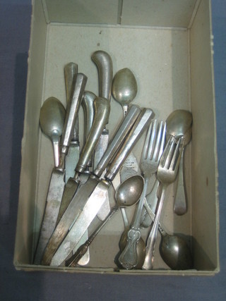 2 silver forks, 7 silver teaspoons and etc