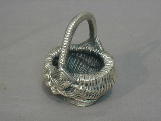 A modern silver basket 3"