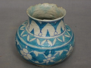 An Isnic style blue and white pottery vase 4"
