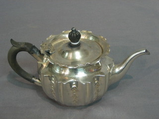 An Edwardian circular silver Bachelors teapot, Sheffield 1902, 8 ozs