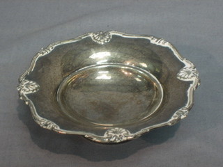 A circular silver pedestal bowl, Birmingham 1941 5", 2 ozs