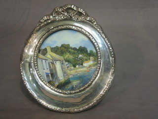A circular silver easel photograph frame, Birmingham 1907, 7" (chew to edge)
