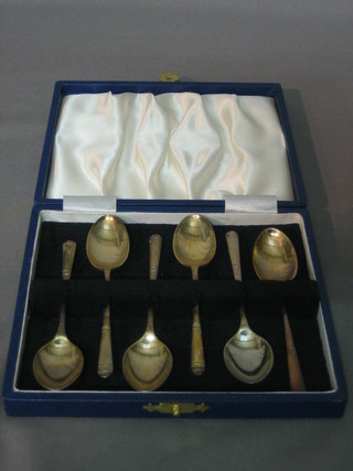 A set of 4 silver coffee spoons Birmingham 1951, cased