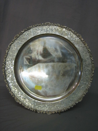 A Continental engraved silver platter 12", 20 ozs