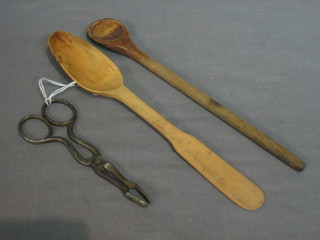 A pair of 19th Century polished steel sugar nips and a wooden fiddle pattern spoon and 1 other wooden spoon