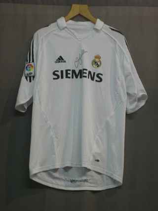 A white Real Madrid football shirt signed by David Beckham for the 2005 to 2006 season, with certificate of authenticity (size L)