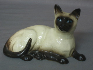 A Royal Doulton figure of a Siamese cat, the base marked 1559 7"