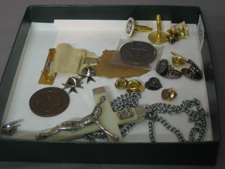 2 Mark Master Masons bronze tokens and a selection of various Masonic pins etc