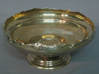 A circular silver bowl, Birmingham (marks rubbed) 7 ozs