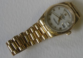 A gentleman's Rolex Oyster Perpetual day/date wristwatch contained in an 18ct gold case