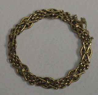 A 9ct gold gate link bracelet