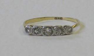 A lady's 18ct yellow gold engagement/dress ring set 5 diamonds