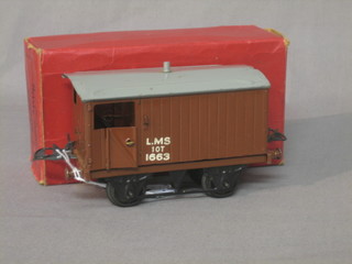 A Hornby 0-32mm brakes wagon, boxed