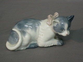 A Nao figure of a seated cat 5"
