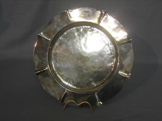A Continental circular silver dish, the base marked 800 12", 16 ozs