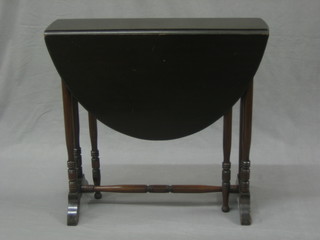 A Victorian mahogany oval Sutherland table 27"