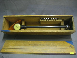 A Standard Gage Company Universal Bore gage