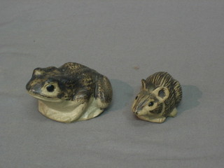 A Poole Pottery figure of a frog 3" and 1 other of a mouse 2 1/2"