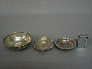 A cigarette lighter, a circular pierced silver dish with pierced silver pin tray and a pierced silver bowl raised on 3 bun supports 4 ozs