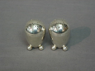 A pair of Victorian silver peppers by John Round & Sons Sheffield 1891, 2 ozs